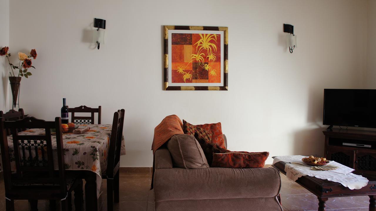 Townhouse Queens Gardens Paphos Eksteriør billede