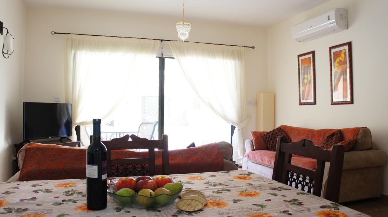 Townhouse Queens Gardens Paphos Eksteriør billede