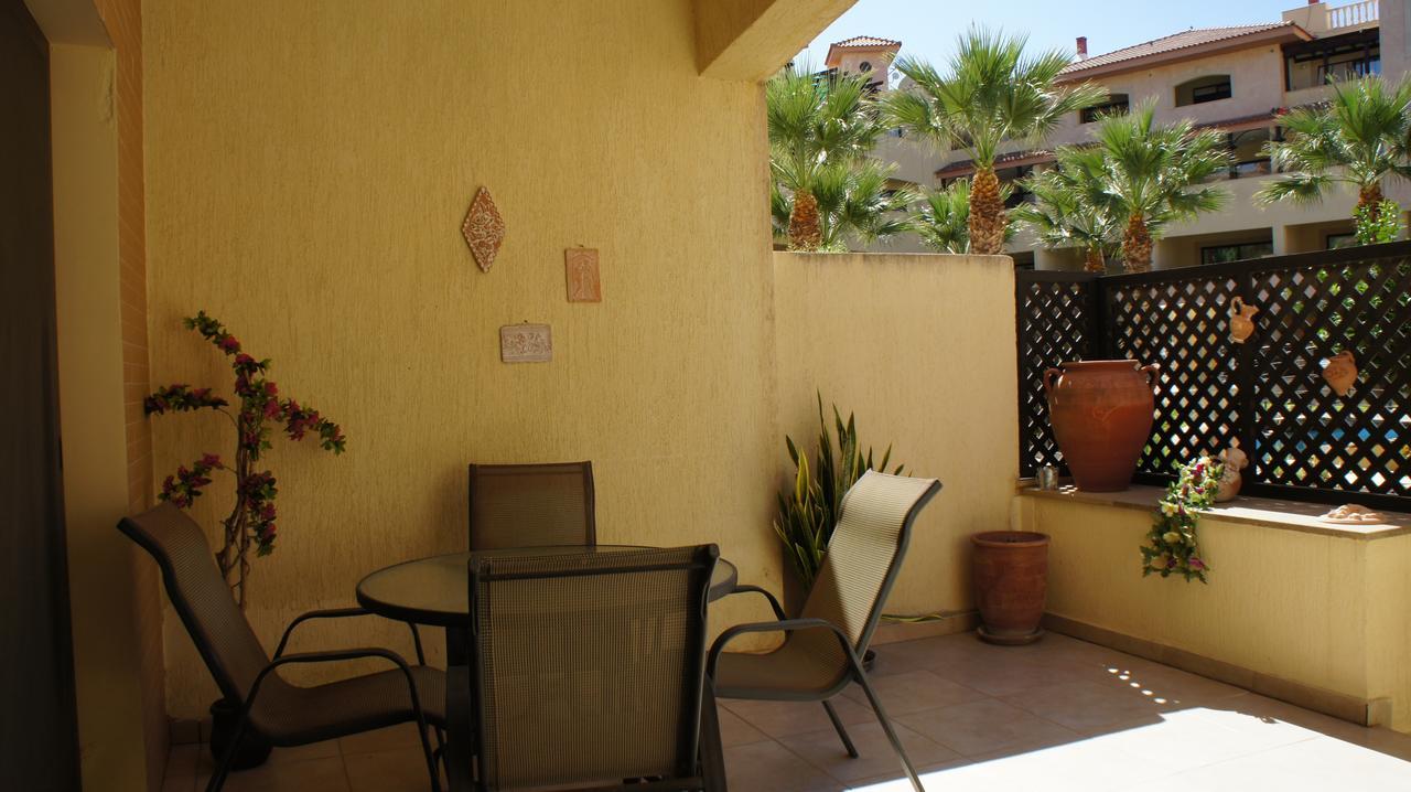 Townhouse Queens Gardens Paphos Værelse billede