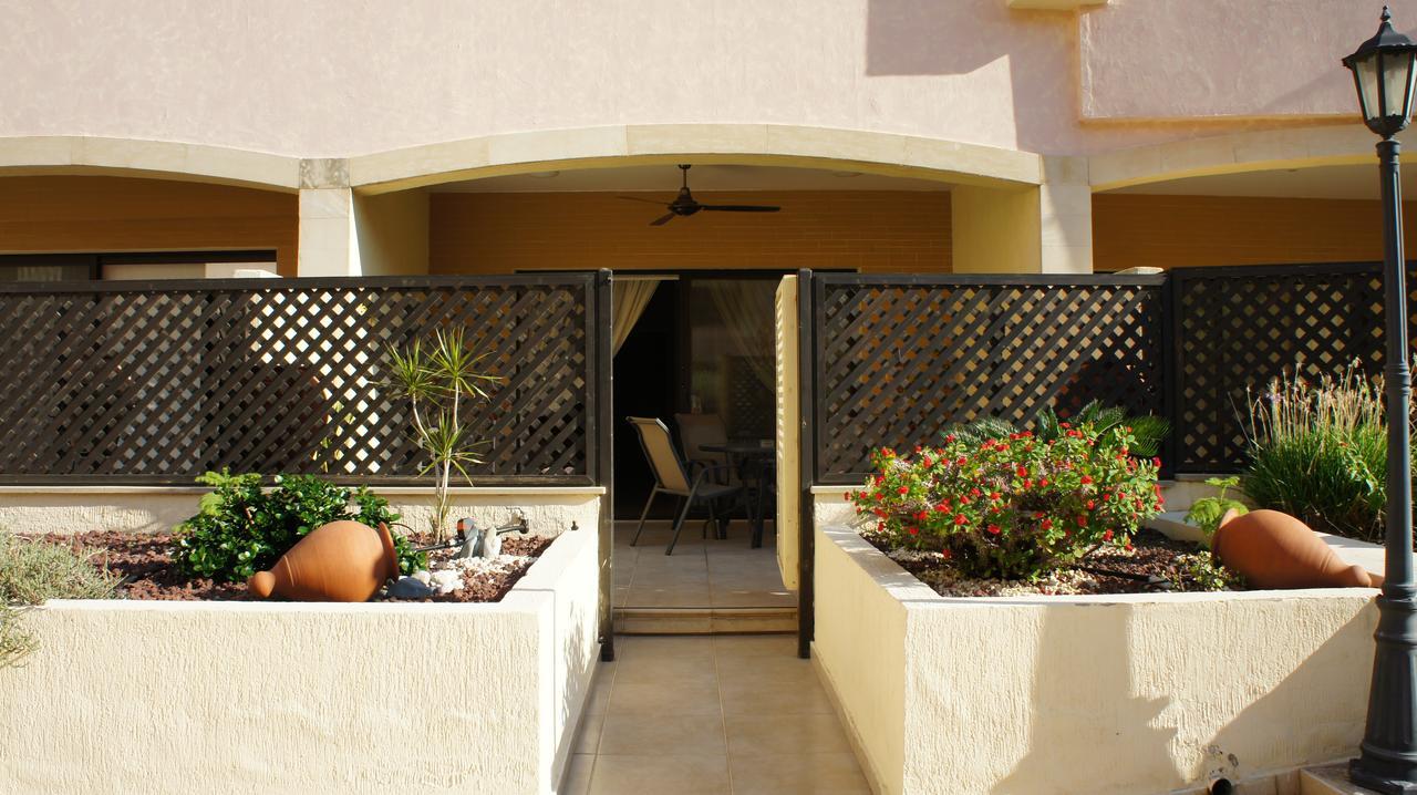 Townhouse Queens Gardens Paphos Værelse billede
