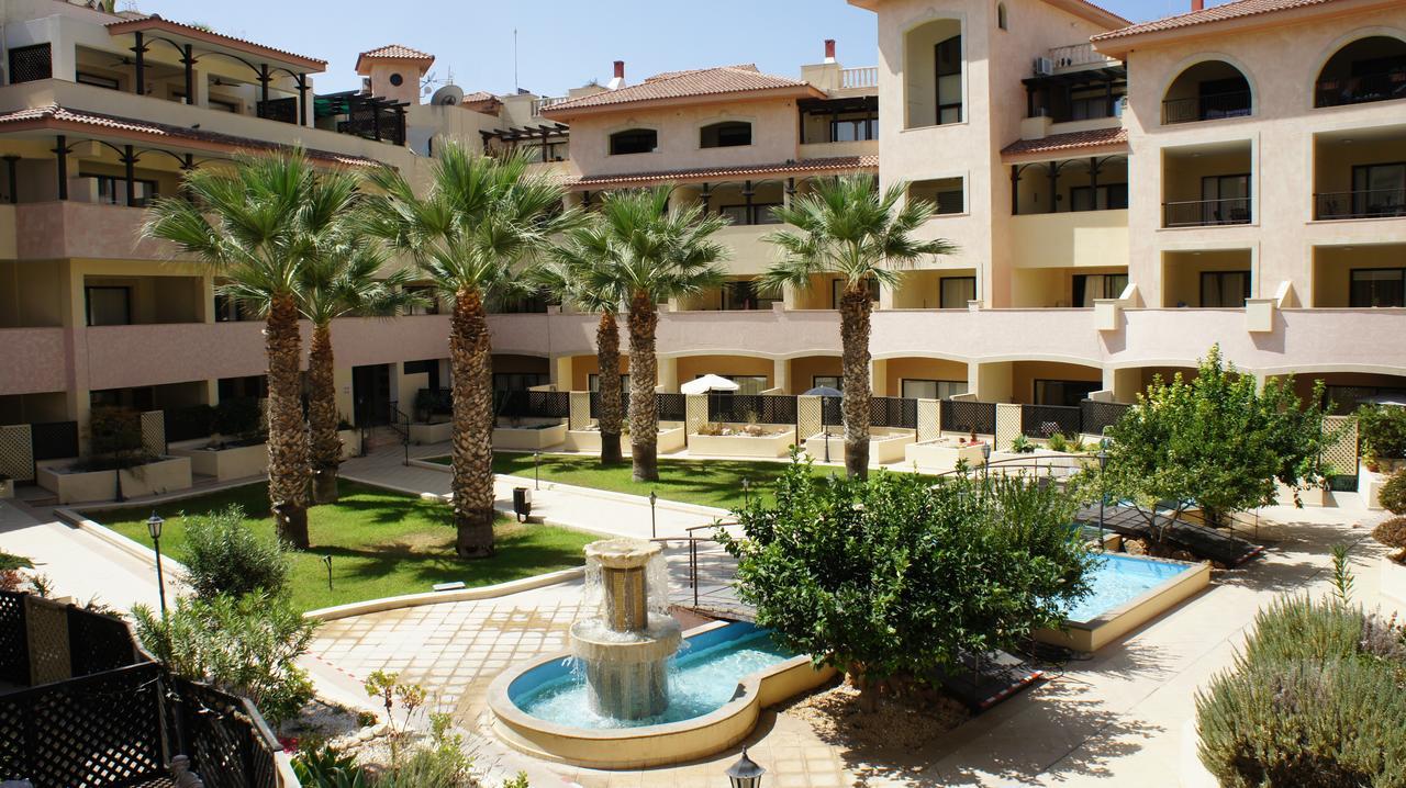 Townhouse Queens Gardens Paphos Eksteriør billede