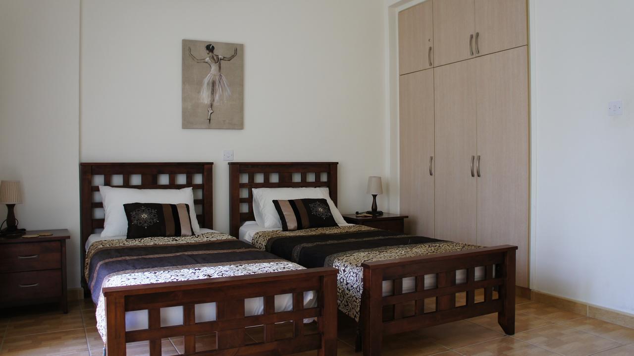 Townhouse Queens Gardens Paphos Eksteriør billede
